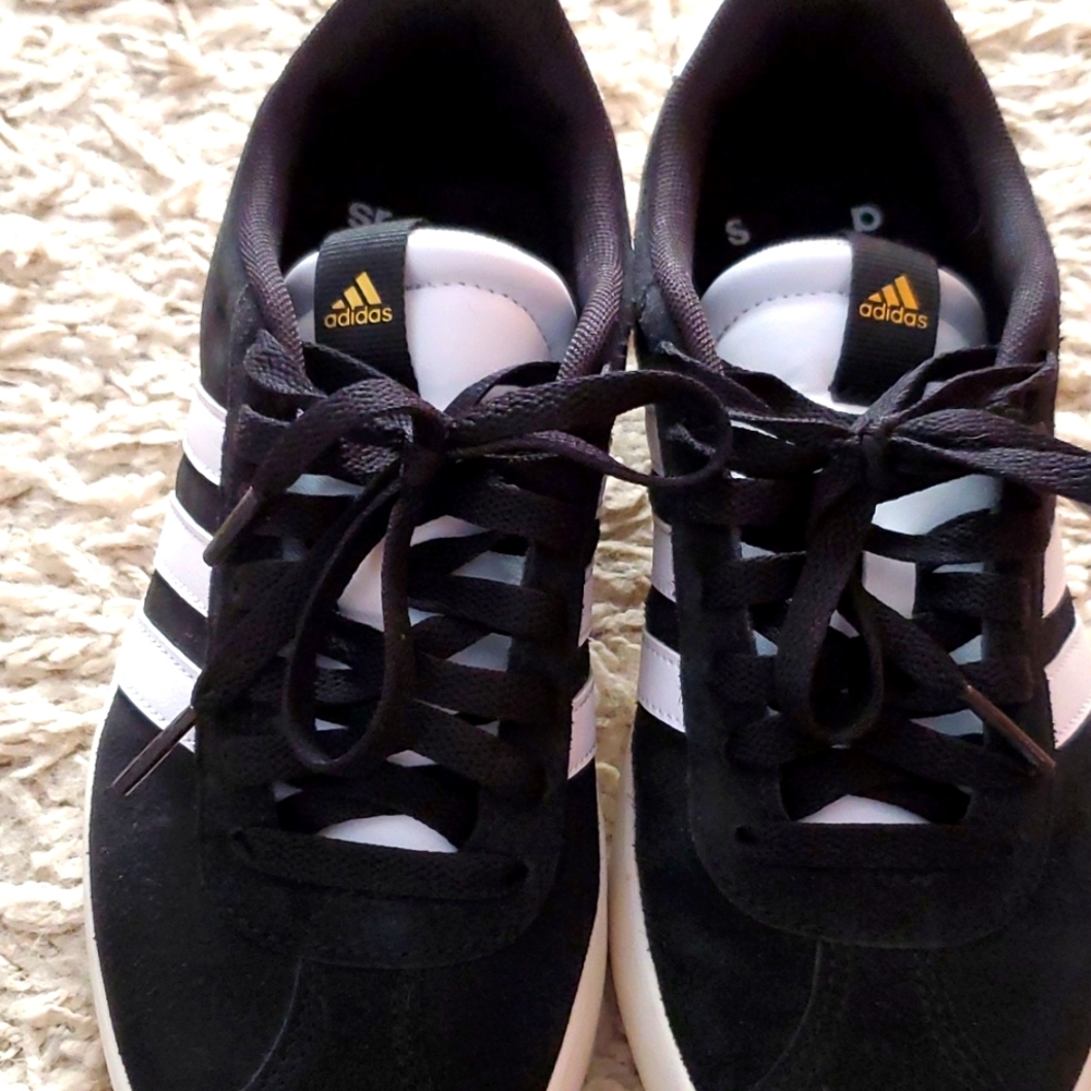 Womens black adidas size 6 in good condition.